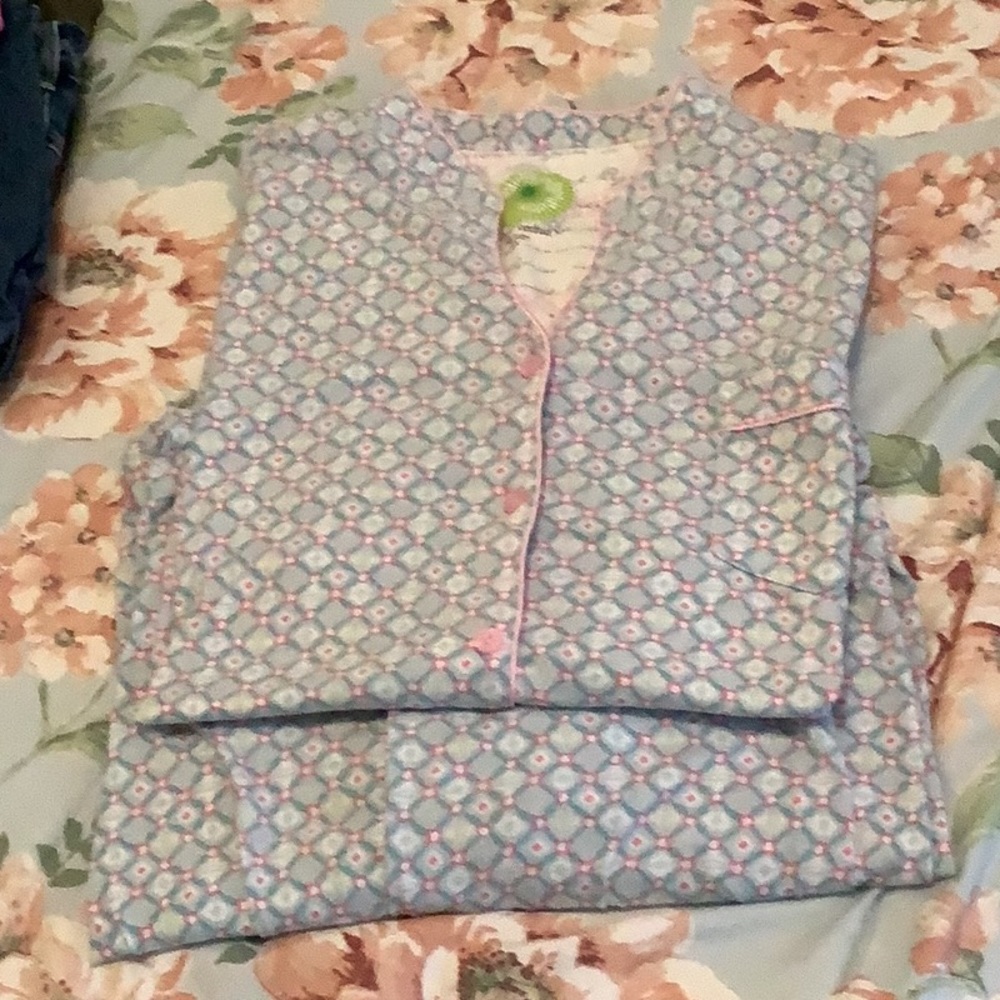 White orchid size 2X two piece pajama set blue and pink. Nice little des…